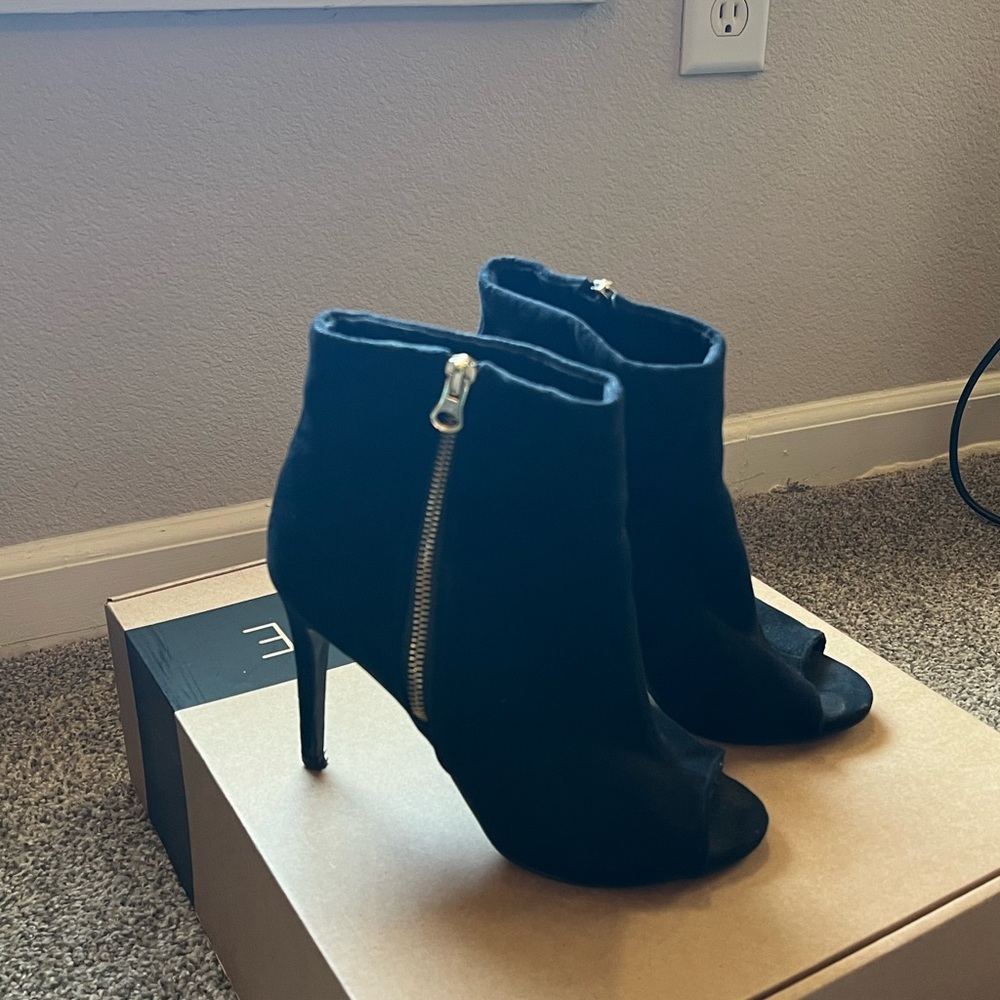Chic Black Peep-Toe Booties with Gold Zipper